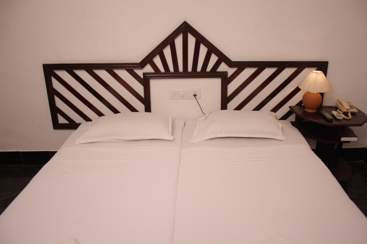 Raja Hotel קובאלאם מראה חיצוני תמונה